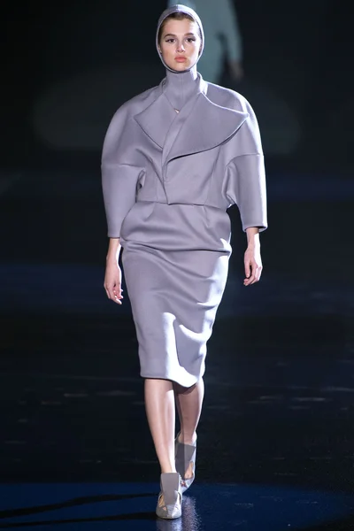 Look 3